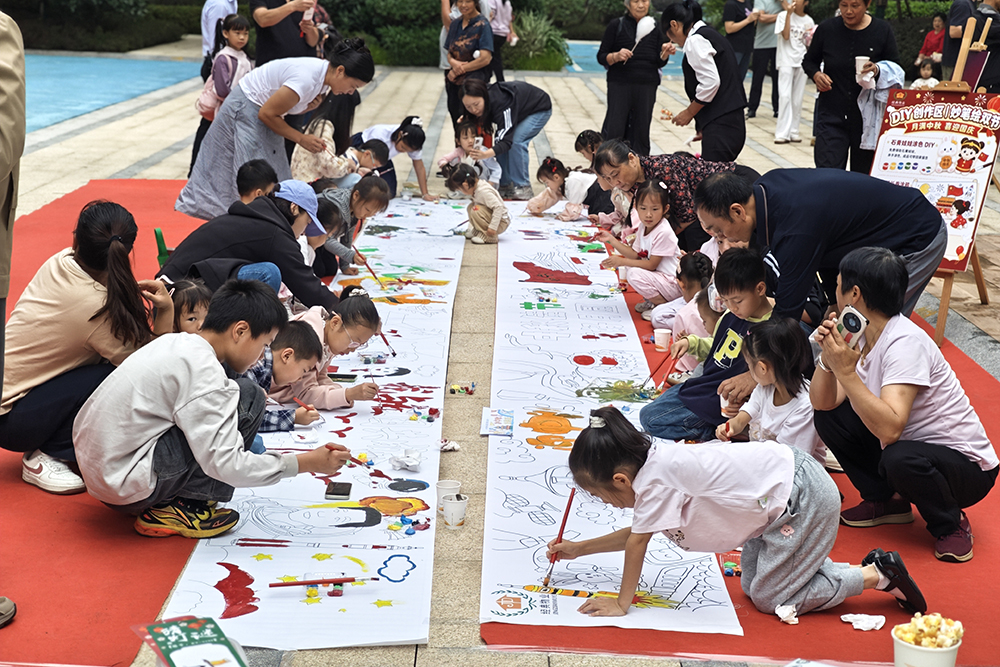 正和五洲庄园A区圆满举办“月满中秋喜迎国庆”双节邻里游园会